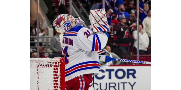 Les Rangers de New York ont blanchi les Hurricanes de la Caroline avec des buts consécutifs pour gagner